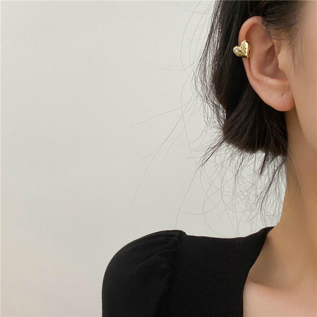 Diamond  heart-shaped ear cuff