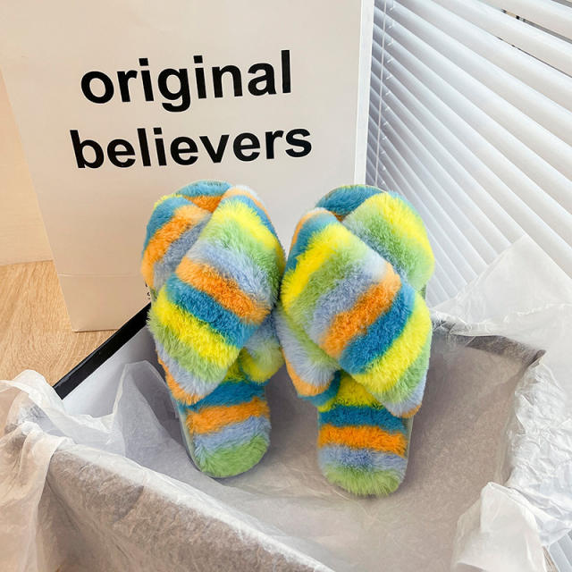 Fluffy slippers for women
