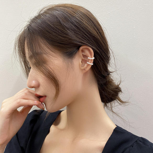 Pearl C- shaped ear cuff