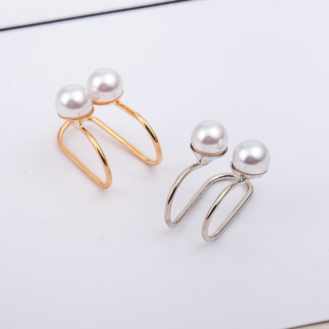 Simple pearl ear cuff