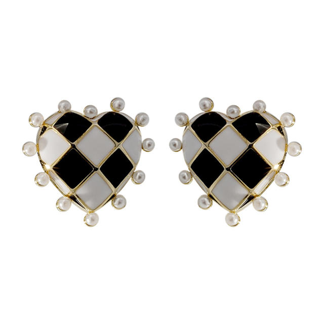 Checkered heart pearl beaded clip on earrings