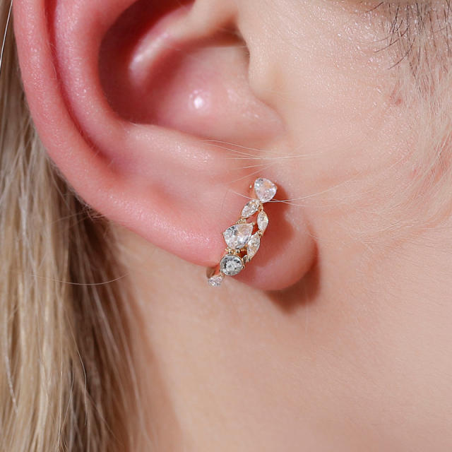 Diamond vine ear cuff