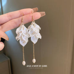 Elegant pearl petal flower dangle earrings