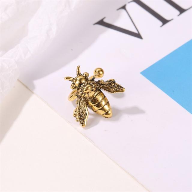 Retro bee alloy ear cuff