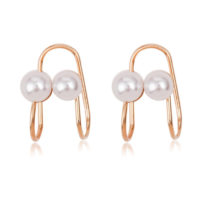 Simple pearl ear cuff