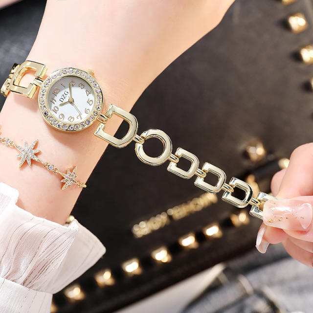 Elegant chain belt women watch