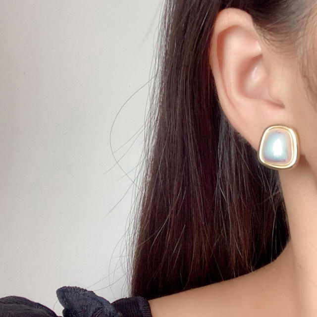 Geometric pearl clip on earrings