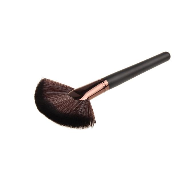 Large fan-shaped blush brush