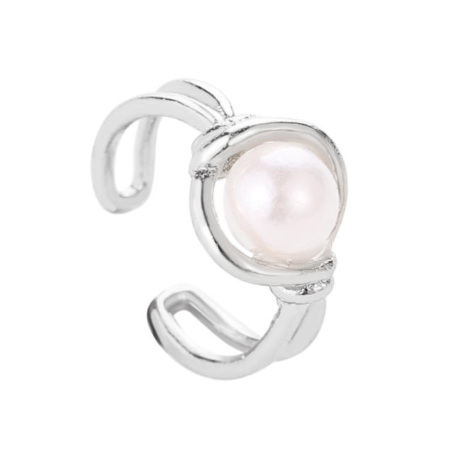 Knot pearl ear cuff