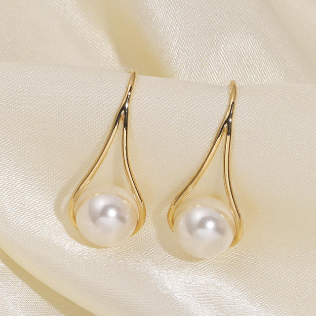 Simple pearl clip on earrings