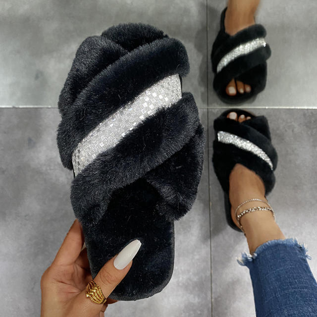 Fluffy flat slippers