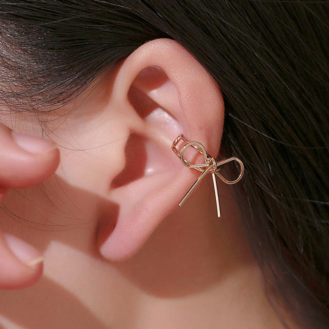 Sweet bow ear cuff