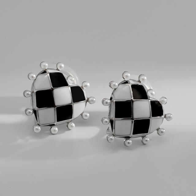 Checkered heart pearl beaded clip on earrings