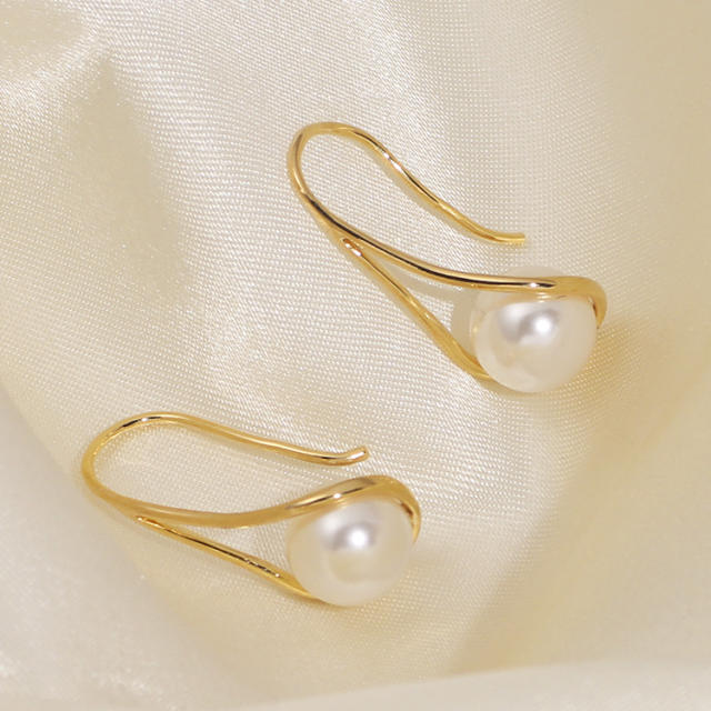 Simple pearl clip on earrings