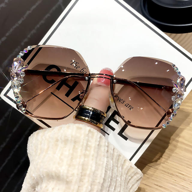 Luxury diamond rimless sunglasses