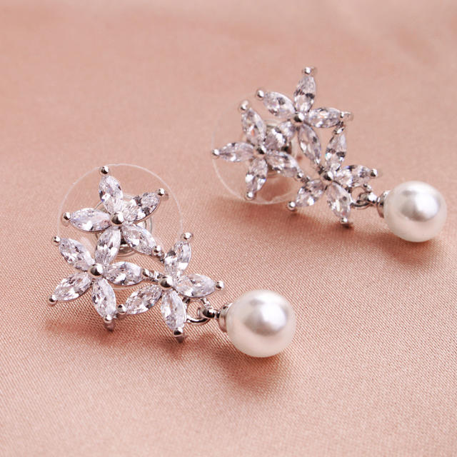 Diamond earrings withe pearl drop