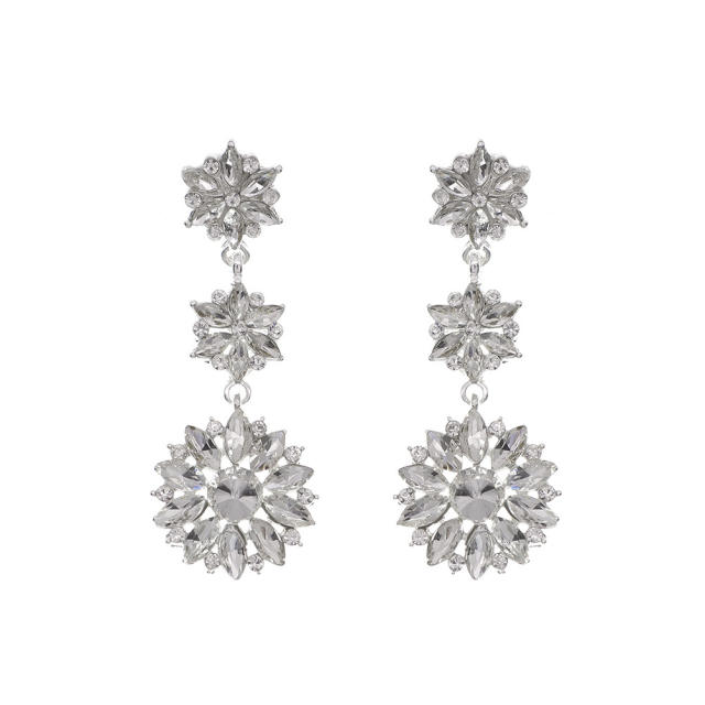 Delicate diamond earrings for bridal