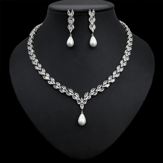 Luxury diamond pearl bridal necklace set