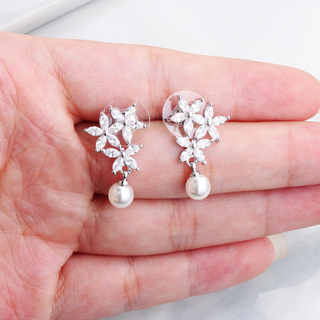 Diamond earrings withe pearl drop