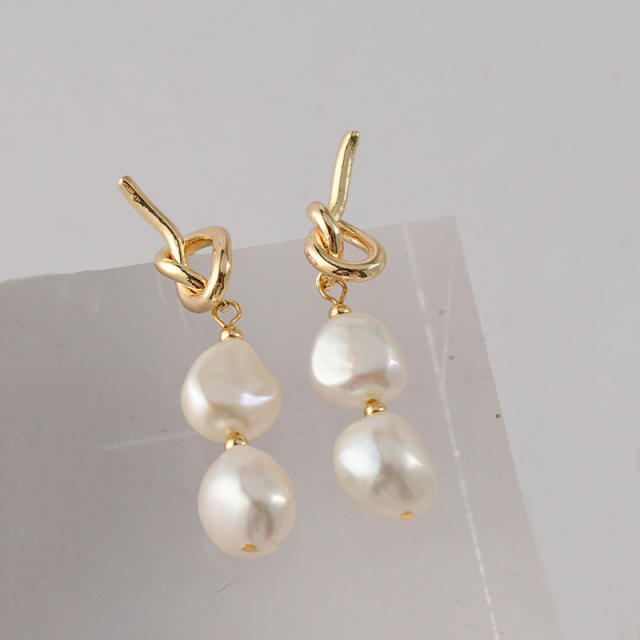 Baroque pearl earrings