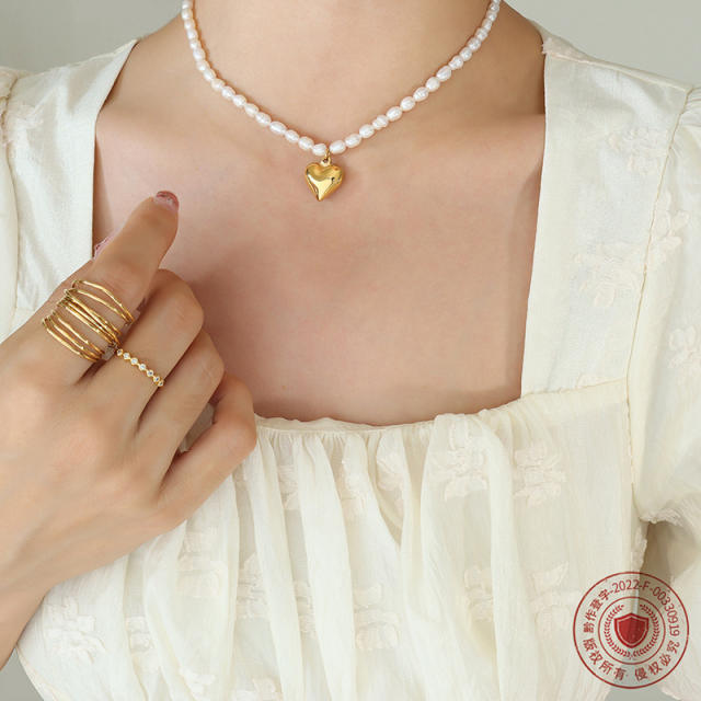 Elegant pearl bead necklace with heart charm