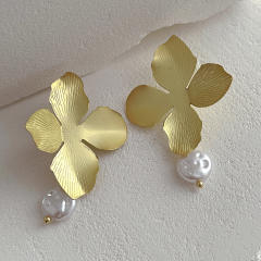 Korean fashion metal flower pearl earrings