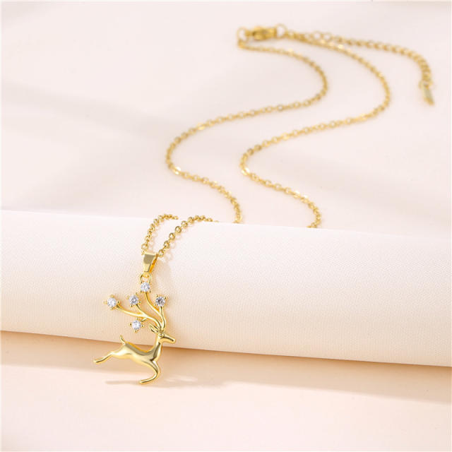 Concise diamond deer pendant necklace