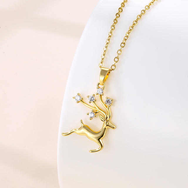 Concise diamond deer pendant necklace