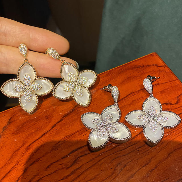 Luxury diamond shell clover earrings