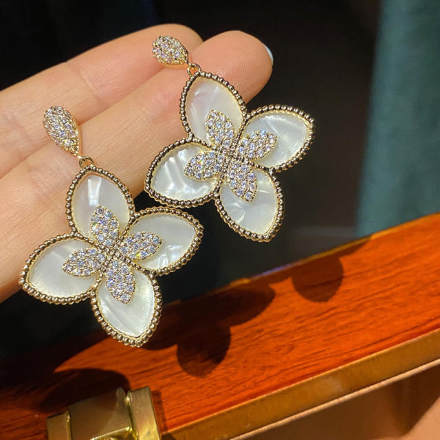 Luxury diamond shell clover earrings
