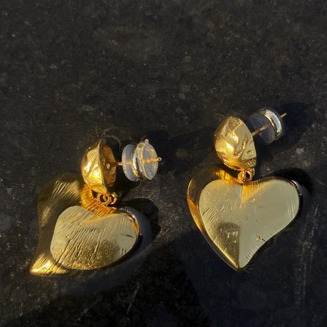 Vintage frost heart metal feeling chunky earrings