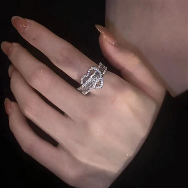 Luxury hollow heart diamond rings for women
