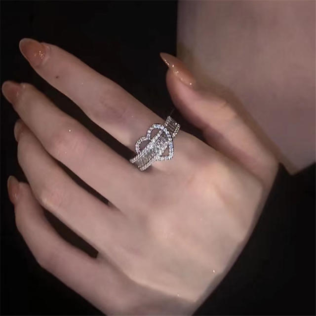 Luxury hollow heart diamond rings for women