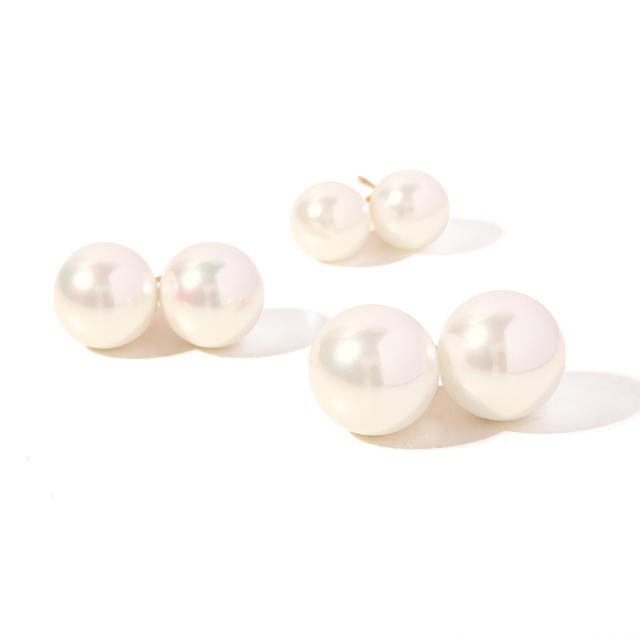 Elegant pearl studs earrings