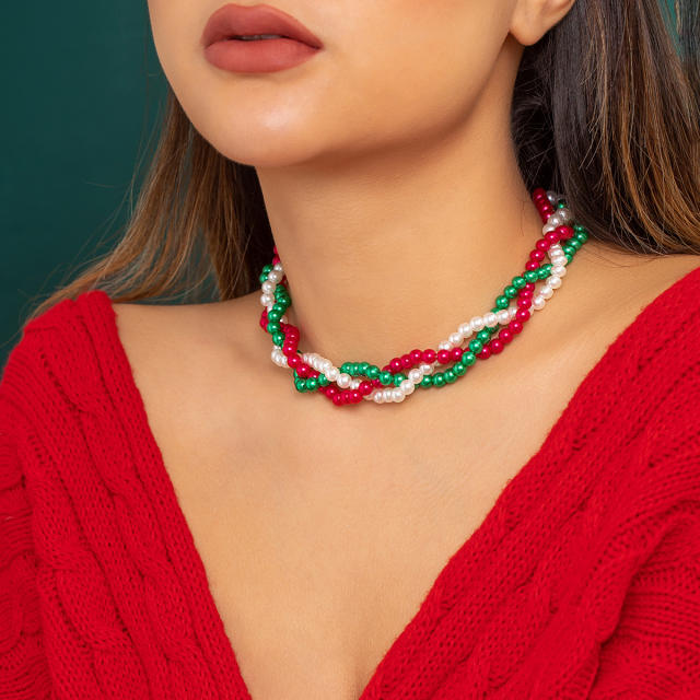 Fashionable twisted christmas choker