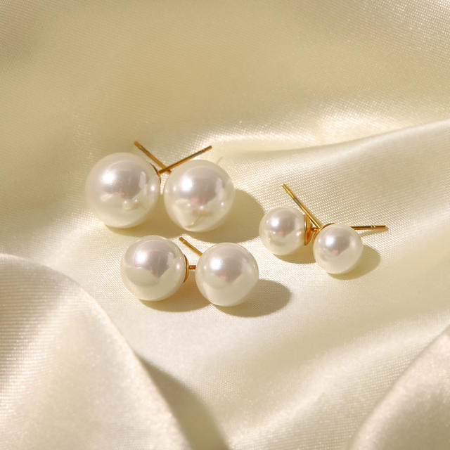 Elegant pearl studs earrings