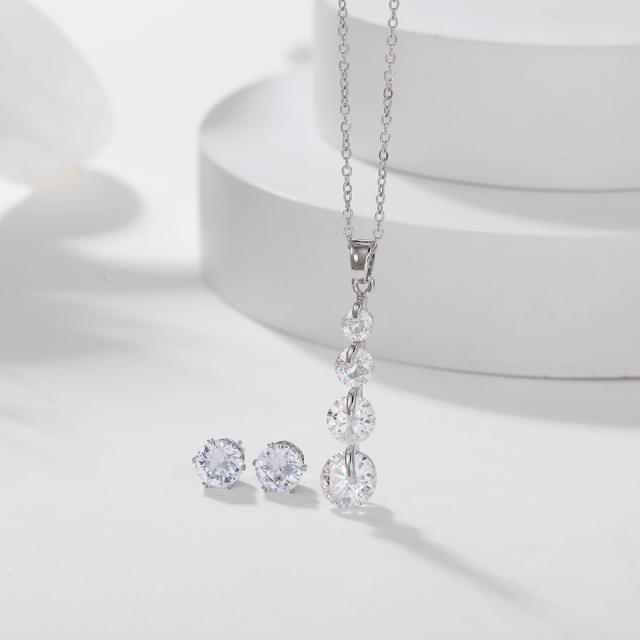 Concise diamond pendant necklace set