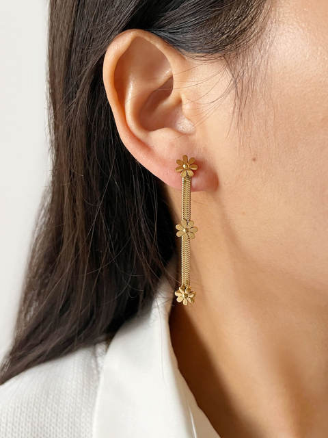 Elegant snake chain daisy square stainless steel earrings