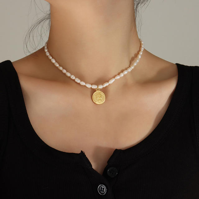 Elegant water pearl coin pendant choker necklace