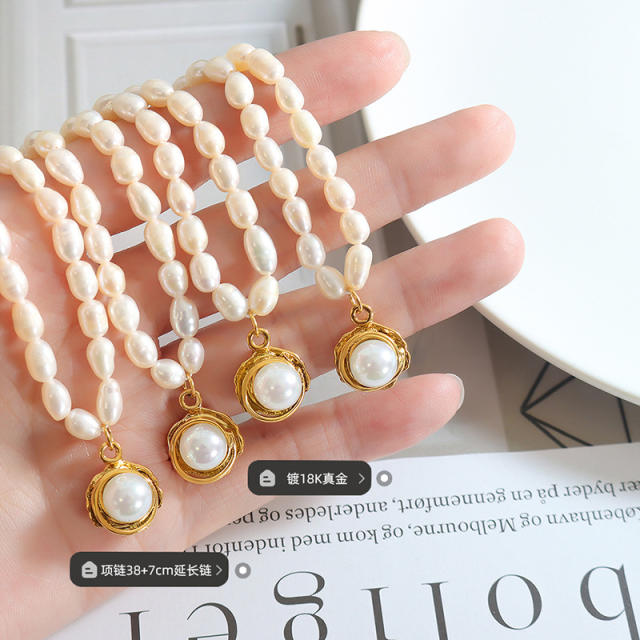 Baroque pearl pendant bead necklace