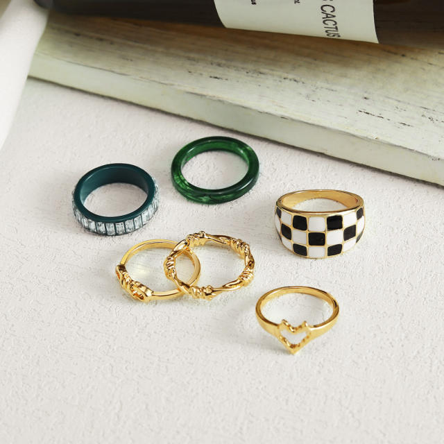 Classic checkered green resin stackable rings