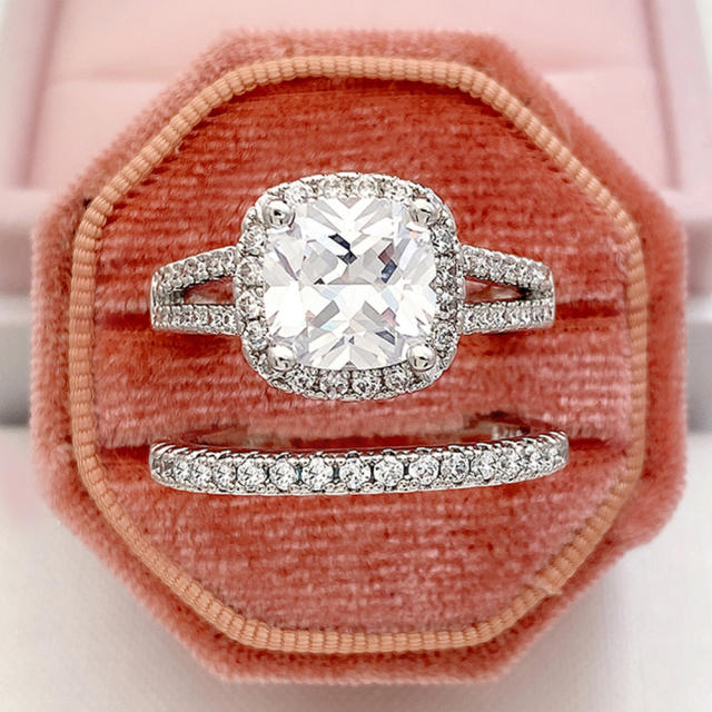 Eleagnt princess cut diamond ring set