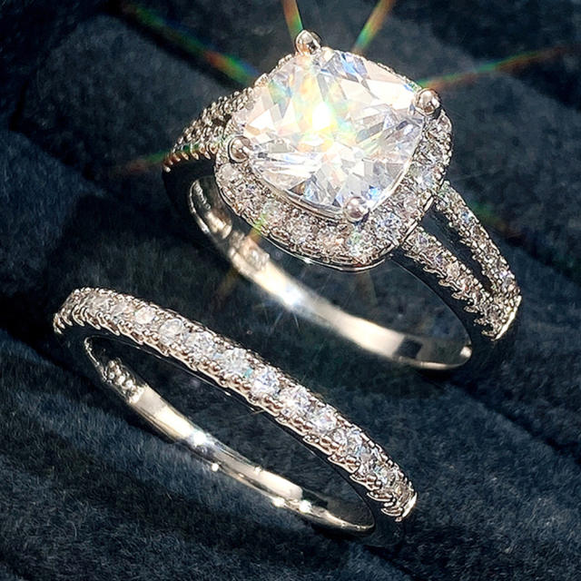 Eleagnt princess cut diamond ring set