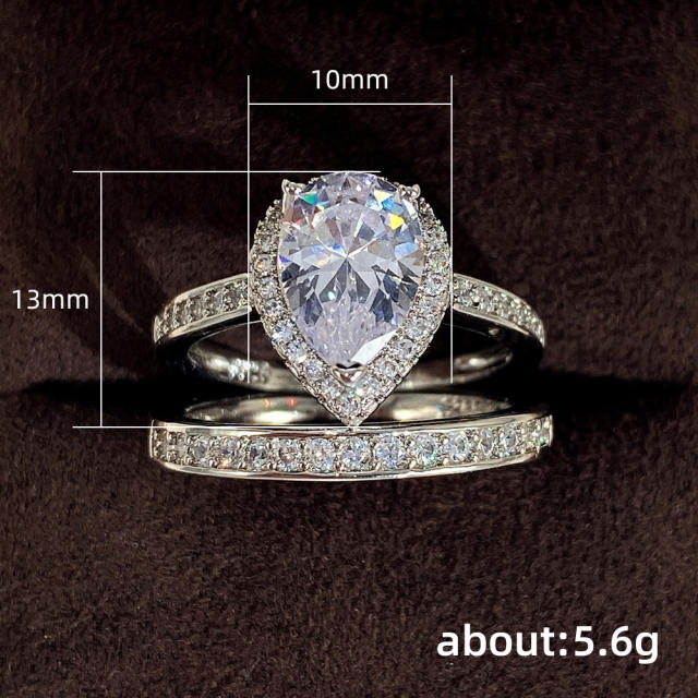 Elegant pear cut diamond ring set