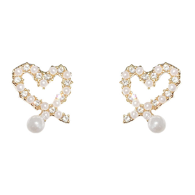 Korean fashion pearl beaded heart studs earrings