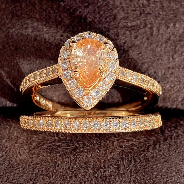 Elegant pear cut diamond ring set