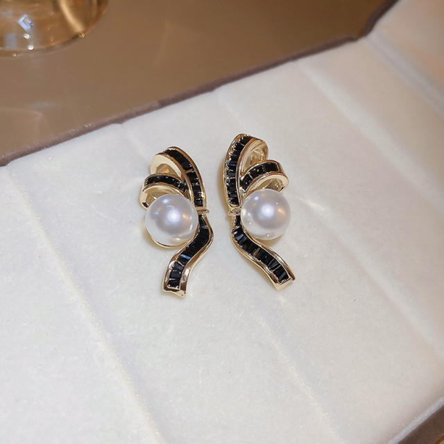 Real gold plated elegant pearl unique studs earrings