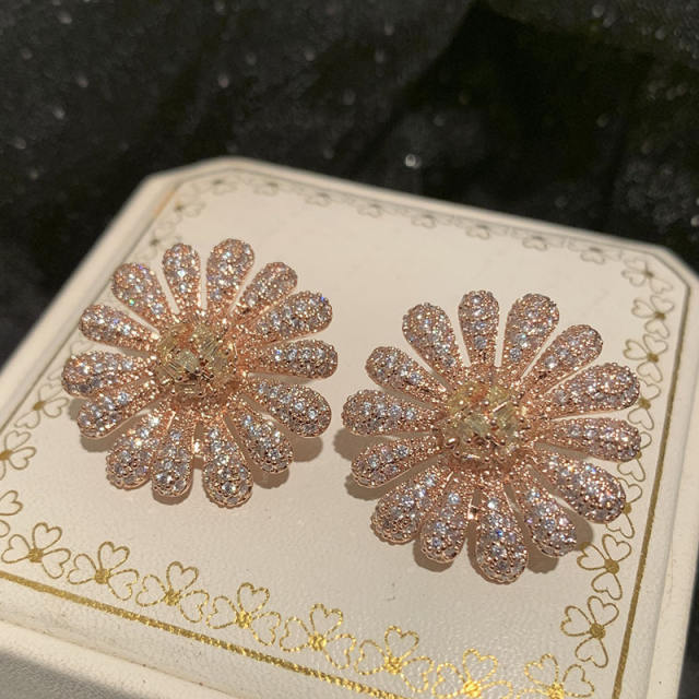 925 needle pink color diamond daisy studs earrings