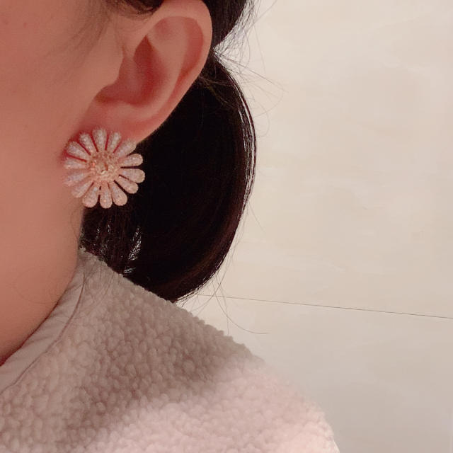 925 needle pink color diamond daisy studs earrings