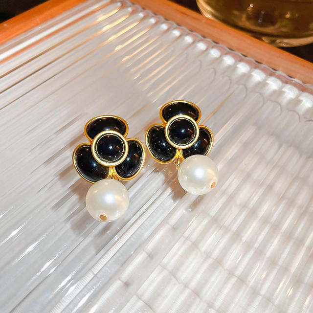 Black color camellia pearl earrings